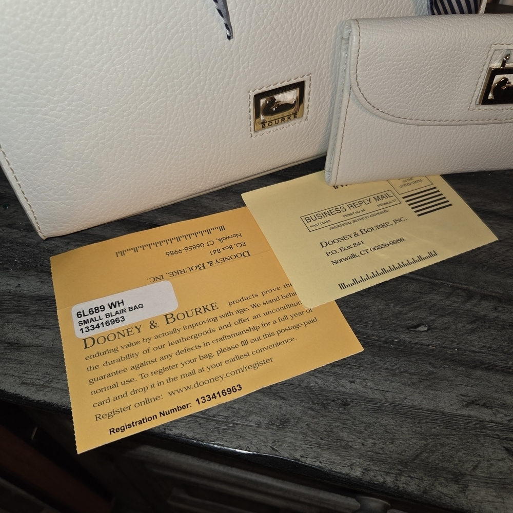 Dooney and Bourke Elegant Cream White Leather Satchel Wallet. - Picture 3 of 16